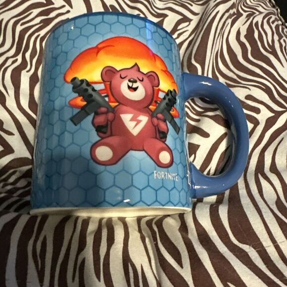 Ceramic Fortnite Mug- Cuddle‎ - Picture 2 of 3